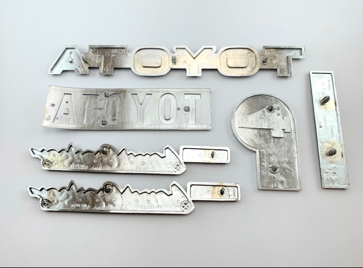 Complete TOYOTA LANDCRUISER (j40) Emblems set